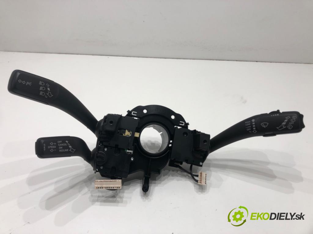 AUDI A4 B8 Kombi 2010 125 kW 2.0 TDI 1968 přepínač kombinovaný 8K0953502BK (Páčky pod volantem)