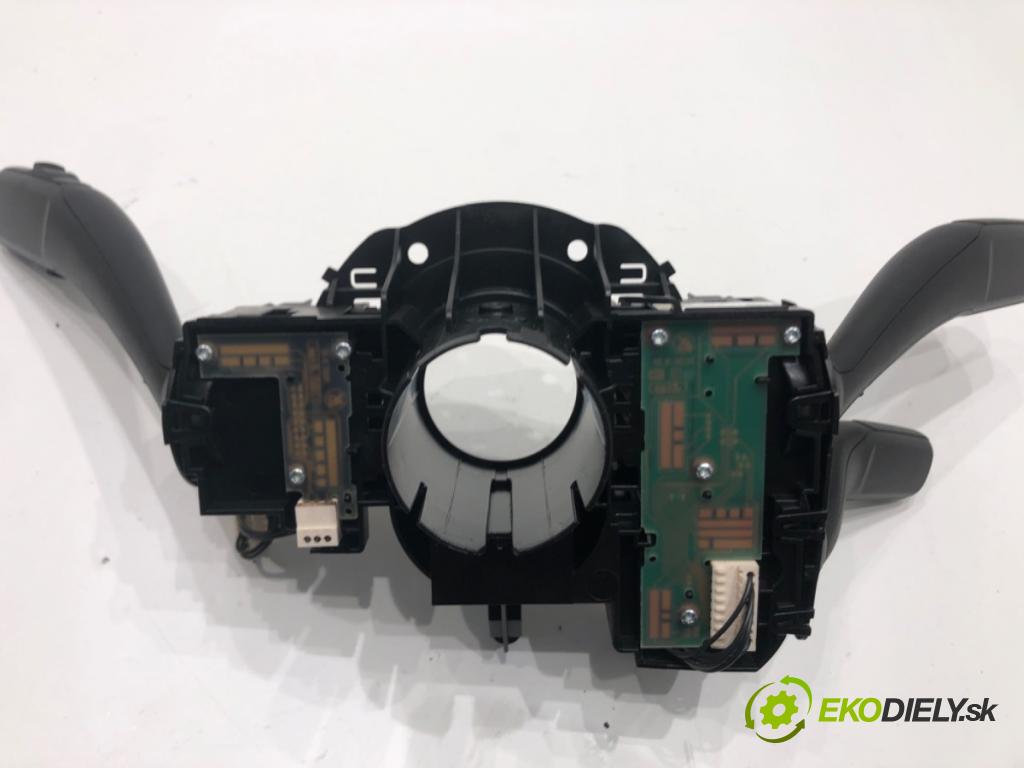 AUDI A4 B8 Kombi 2010 125 kW 2.0 TDI 1968 přepínač kombinovaný 8K0953502BK (Páčky pod volantem)