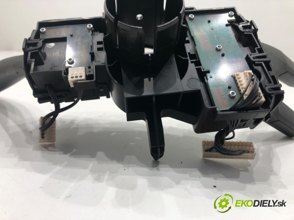 AUDI A4 B8 Kombi 2010 125 kW 2.0 TDI 1968 přepínač kombinovaný 8K0953502BK (Páčky pod volantem)