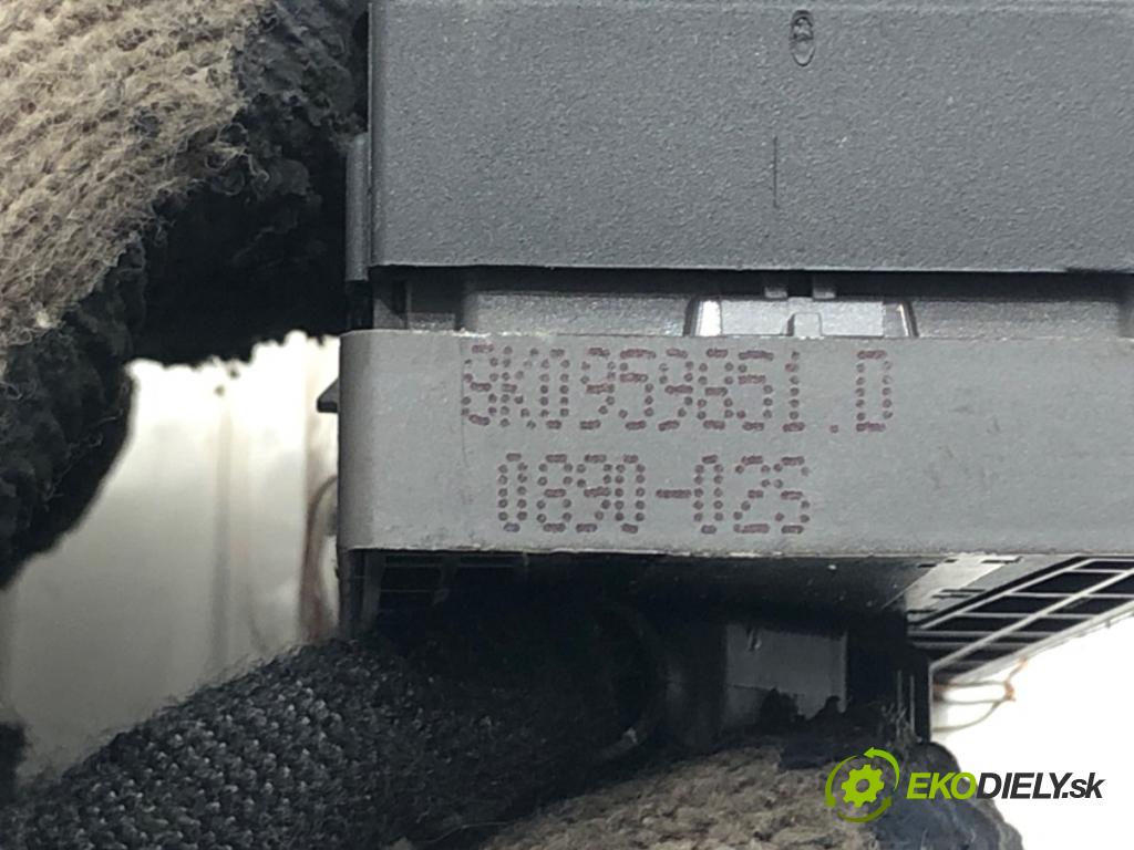 AUDI A4 B8 Avant (8K5) 2007 - 2015    2.0 TDI 125 kW [170 KM] olej napędowy 2008 - 2012  Prepínač okien 8K0959851D (Prepínače, spínače, tlačidlá a ovládače kúrenia)