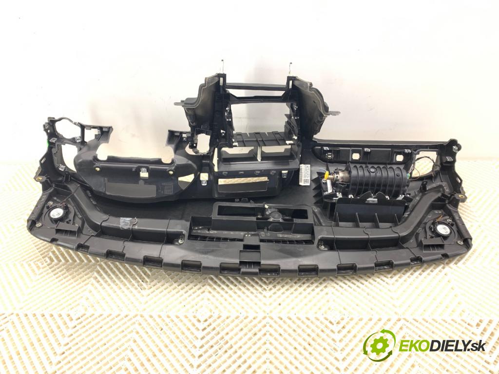 AUDI A4 B8 Kombi 2010 125 kW 2.0 TDI 1968 palubní doska silenbloku