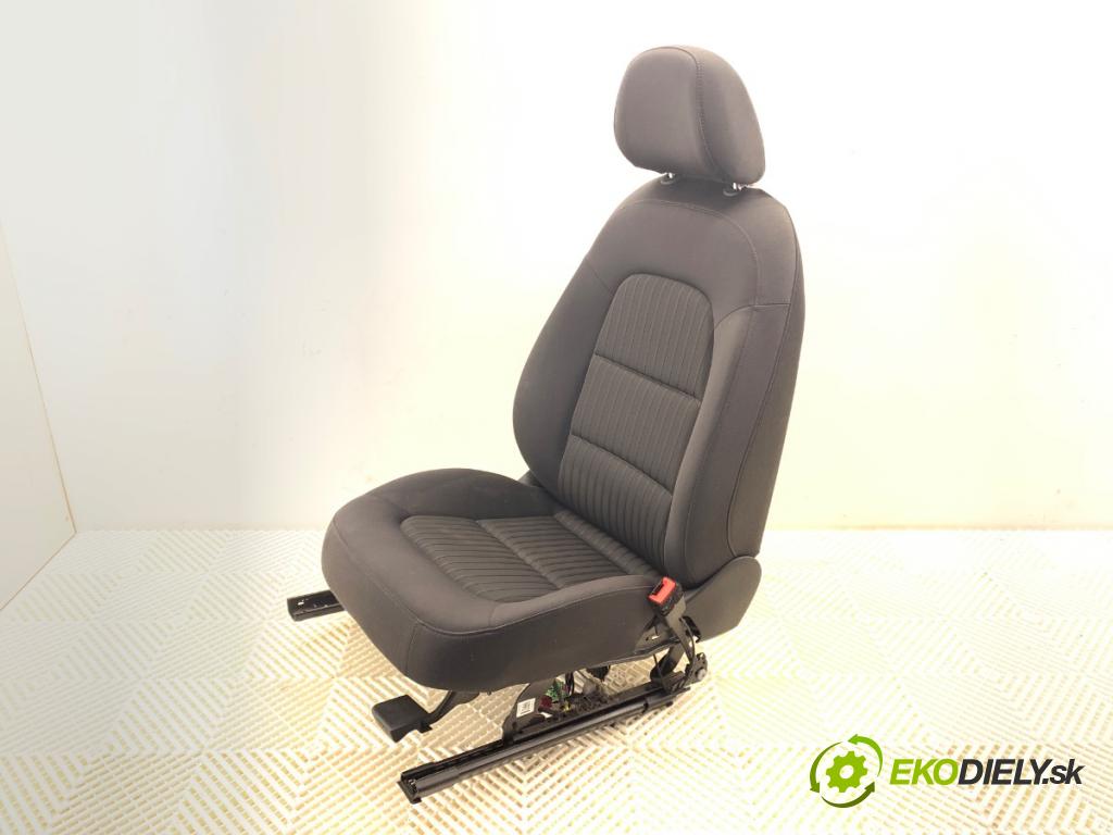 AUDI A4 B8 Kombi 2010 125 kW 2.0 TDI 1968 Sedadlo pravy predný