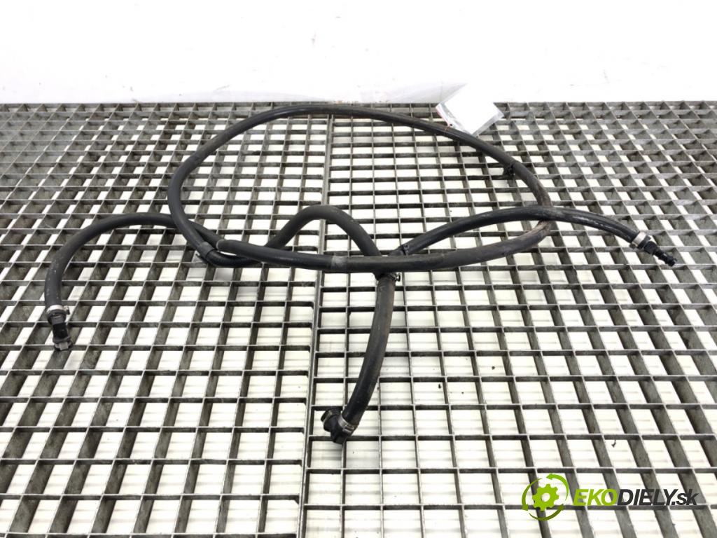 AUDI A4 B8 Kombi 2010 125 kW 2.0 TDI 1968 trubka ostřikovačů světel XENON