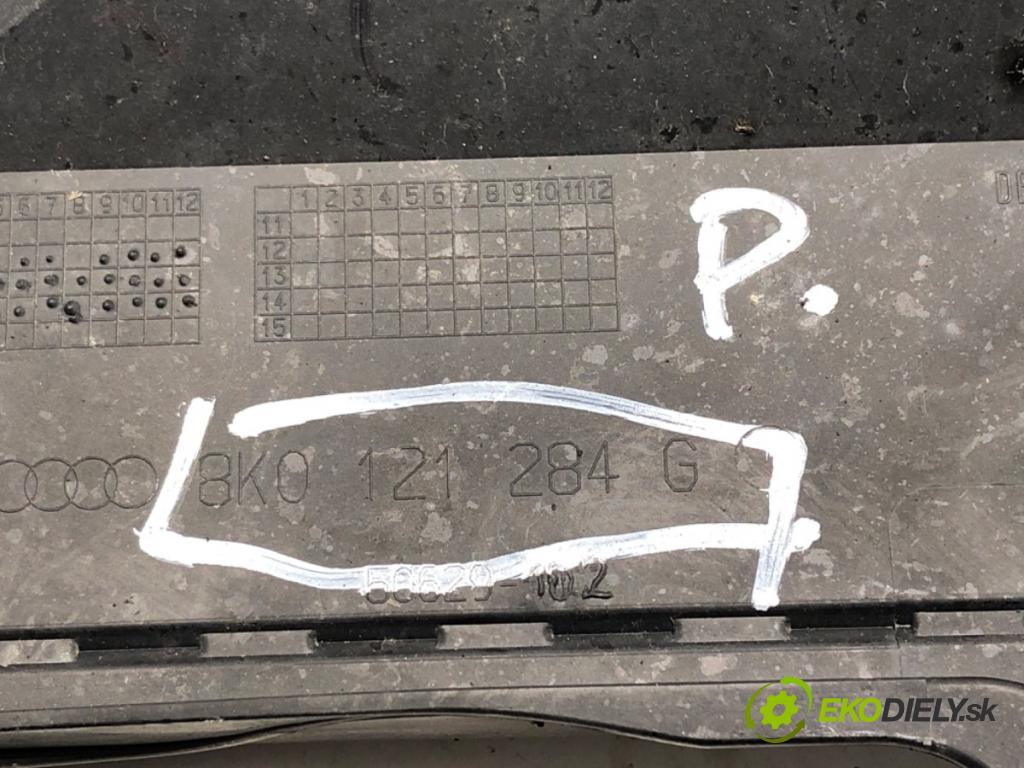 AUDI A4 B8 Kombi 2010 125 kW 2.0 TDI 1968 Volant vzduchu 8K0121284G 8K0121283K