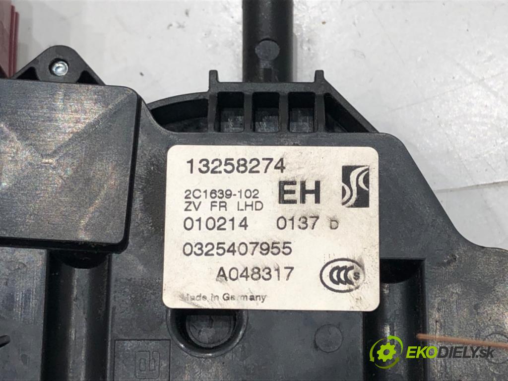 OPEL CORSA D (S07) 2006 - 2014    1.3 CDTI (L08, L68) 70 kW [95 KM] olej napędowy 2009 - 2014  zámok dveře pravý přední část 13258274