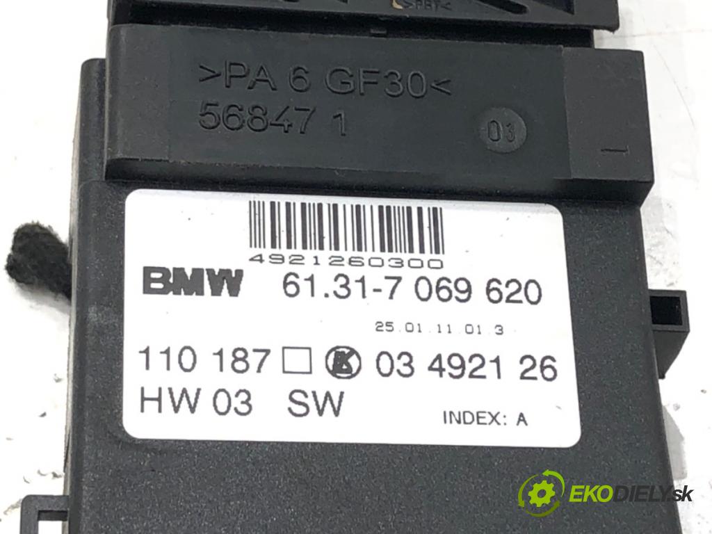 BMW X5 (E53) 2000 - 2006    3.0 d 160 kW [218 KM] olej napędowy 2003 - 2006  Prepínač sedačky pravy 7069620