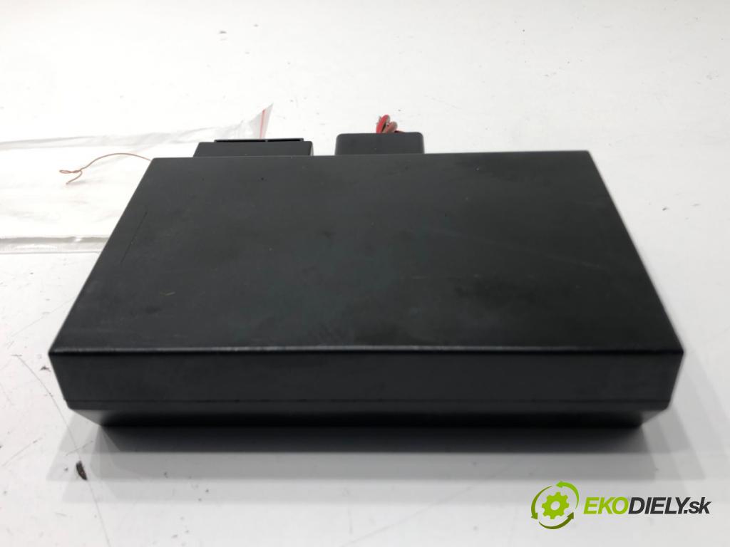 AUDI A4 B8 Avant (8K5) 2007 - 2015    2.0 TDI 125 kW [170 KM] olej napędowy 2008 - 2012  Modul ťažného oka 8K0907383E (Ostatné)