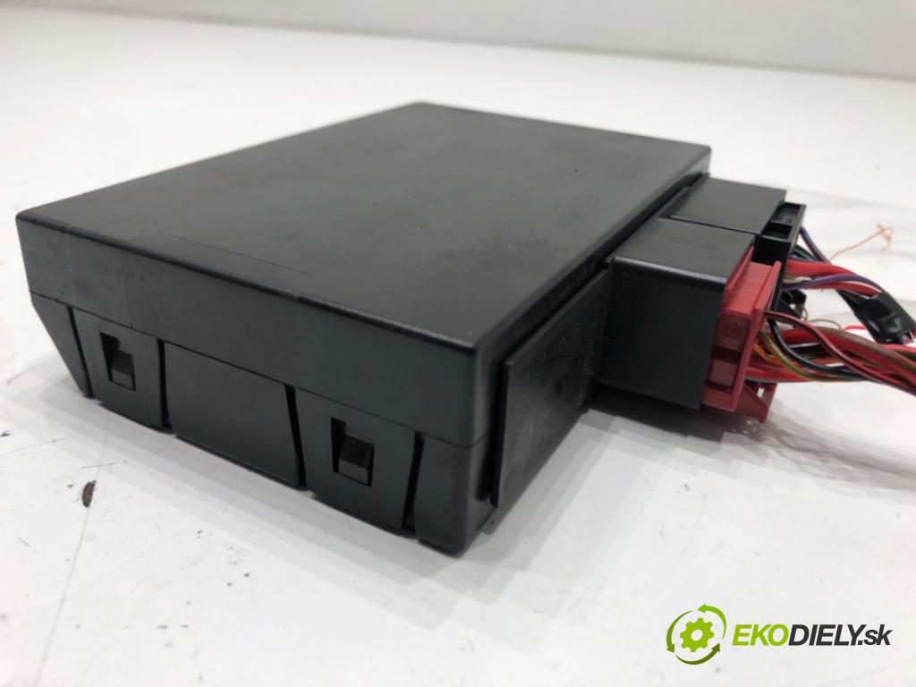 AUDI A4 B8 Avant (8K5) 2007 - 2015    2.0 TDI 125 kW [170 KM] olej napędowy 2008 - 2012  Modul ťažného oka 8K0907383E (Ostatné)