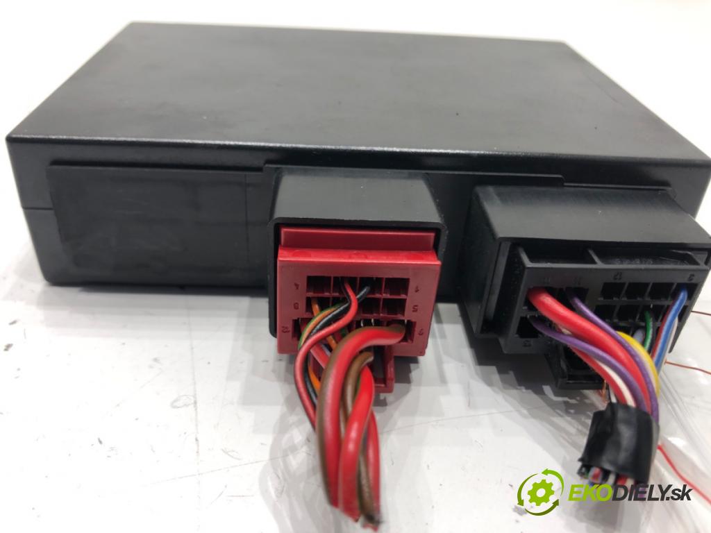 AUDI A4 B8 Avant (8K5) 2007 - 2015    2.0 TDI 125 kW [170 KM] olej napędowy 2008 - 2012  Modul ťažného oka 8K0907383E (Ostatné)