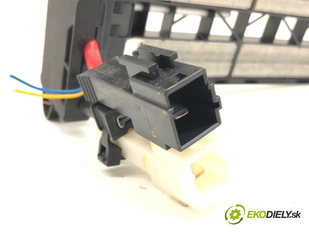 VOLVO V40 liftback (525, 526) 2012 - 2022    D2 88 kW [120 KM] olej napędowy 2015 - 2018  topné těleso radiátor topení 31418971 (Radiátory topení)