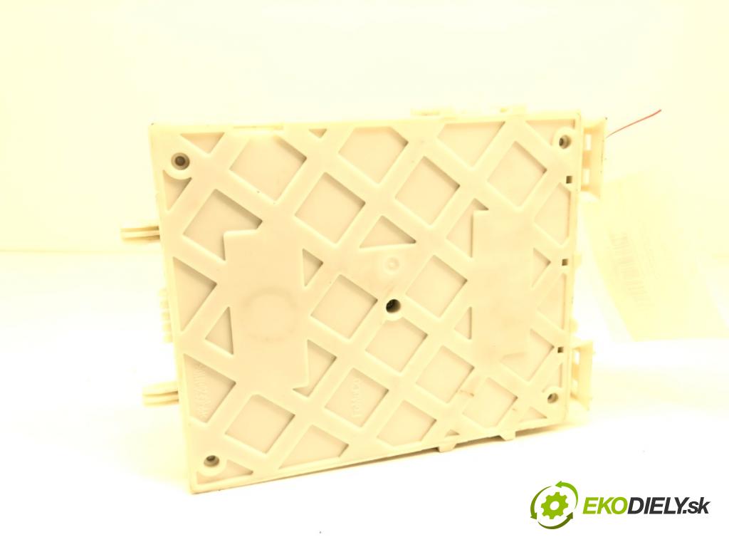 VOLVO V40 liftback (525, 526) 2012 - 2022    D2 88 kW [120 KM] olej napędowy 2015 - 2018  modul BSI 31394964 (Pojistkové skříňky)