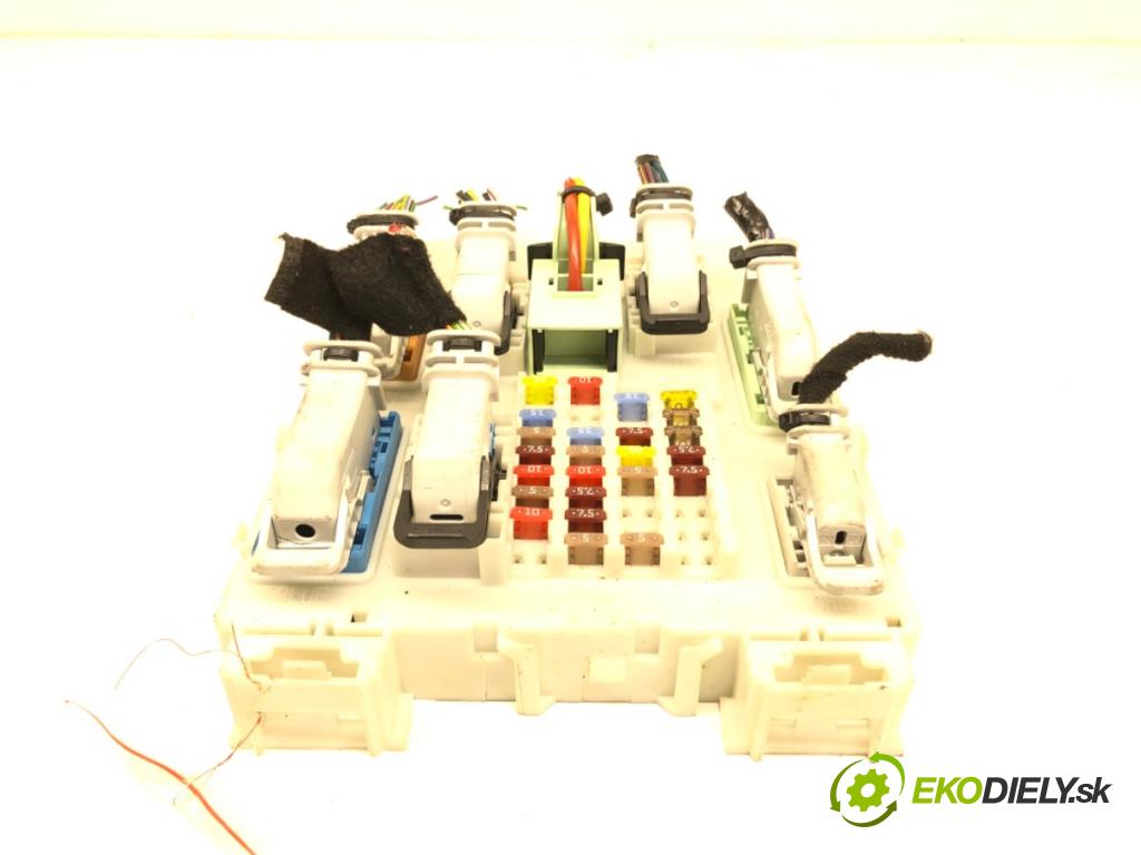 VOLVO V40 liftback (525, 526) 2012 - 2022    D2 88 kW [120 KM] olej napędowy 2015 - 2018  modul BSI 31394964 (Pojistkové skříňky)