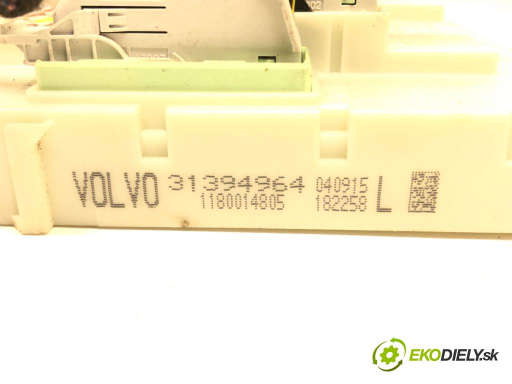 VOLVO V40 liftback (525, 526) 2012 - 2022    D2 88 kW [120 KM] olej napędowy 2015 - 2018  modul BSI 31394964 (Pojistkové skříňky)
