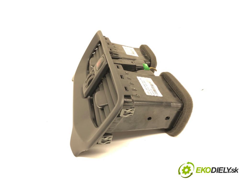 VOLVO V40 liftback (525, 526) 2012 - 2022    D2 88 kW [120 KM] olej napędowy 2015 - 2018  Mriežky kúrenia stredna 30780844 (Mriežka kúrenia (fukár))