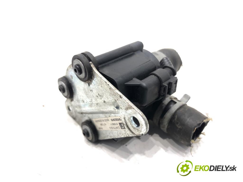 VOLVO V40 liftback (525, 526) 2012 - 2022    D2 88 kW [120 KM] olej napędowy 2015 - 2018  DALŠÍ: pumpa vody 31338211 (Vodní pumpy)