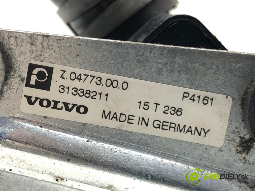 VOLVO V40 liftback (525, 526) 2012 - 2022    D2 88 kW [120 KM] olej napędowy 2015 - 2018  DALŠÍ: pumpa vody 31338211 (Vodní pumpy)