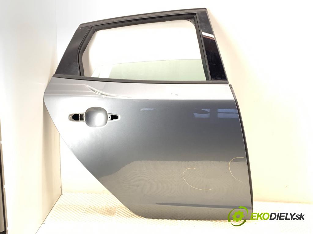 VOLVO V40 liftback 2015 88 kW D2 1969 Dvere pravy zad 