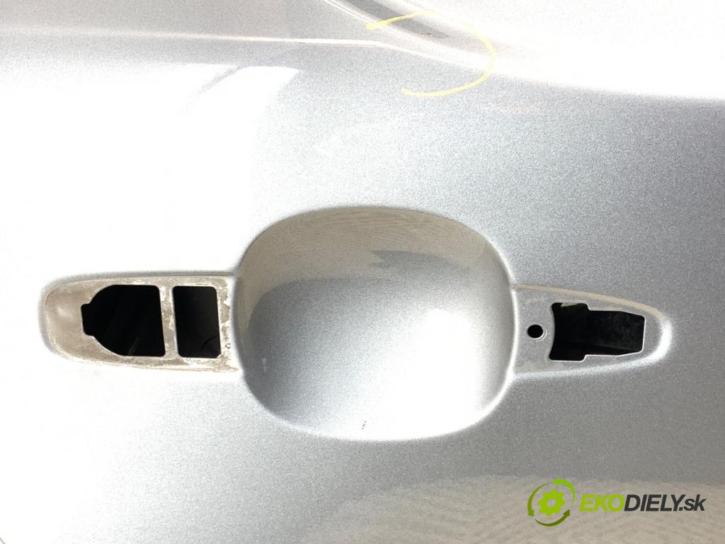 VOLVO V40 liftback 2015 88 kW D2 1969 Dvere pravy zad