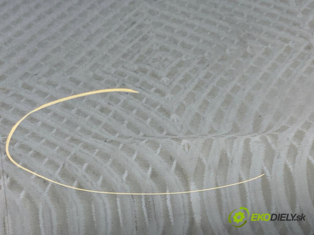 VOLVO V40 liftback 2015 88 kW D2 1969 Dvere pravy zad