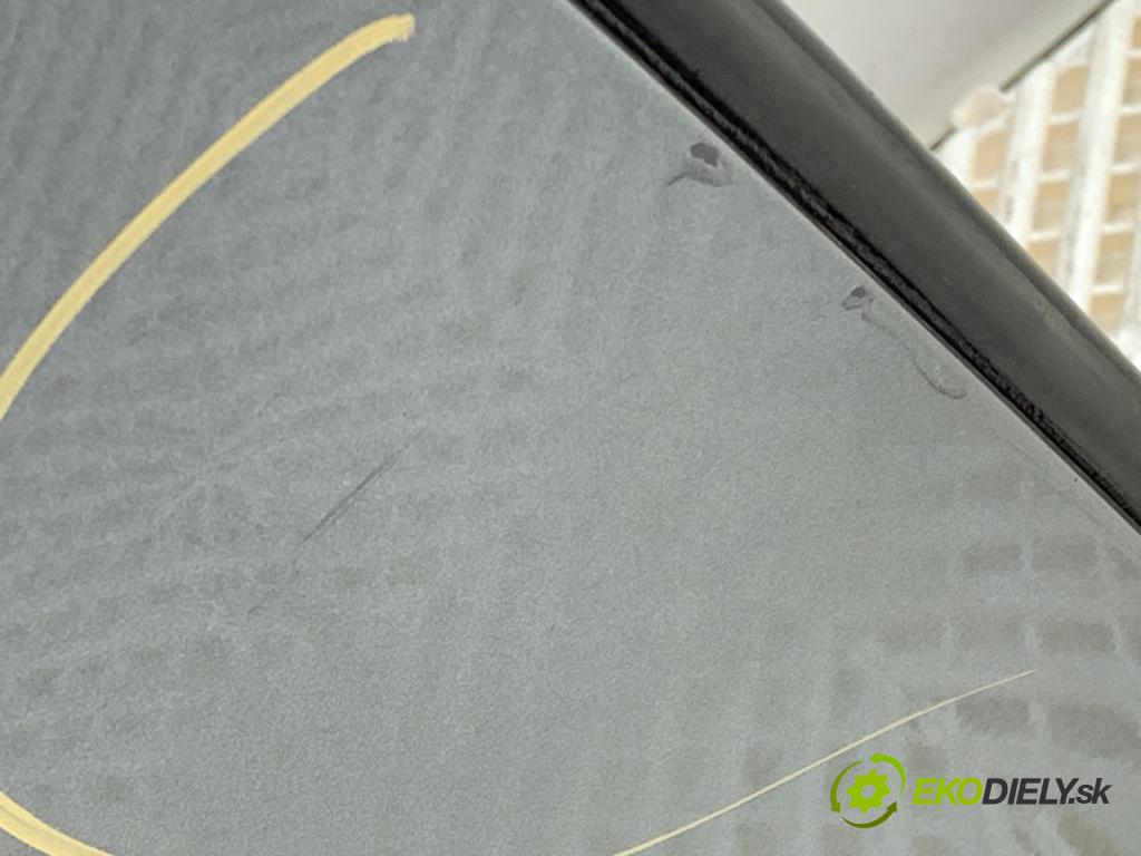 VOLVO V40 liftback 2015 88 kW D2 1969 Dvere pravy zad