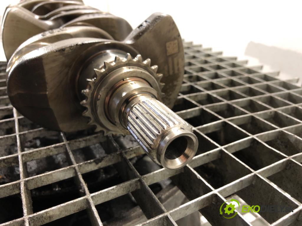 VOLVO V40 liftback (525, 526) 2012 - 2022    D2 88 kW [120 KM] olej napędowy 2015 - 2018  Kardaň, hriadeľ KLIKA: D4204T8 (Ostatné)