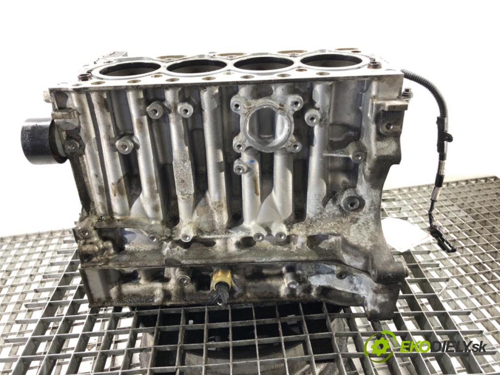 VOLVO V40 liftback (525, 526) 2012 - 2022    D2 88 kW [120 KM] olej napędowy 2015 - 2018  JEDNOTKA: motora 31430772 D4204T8 (Blok motoru)