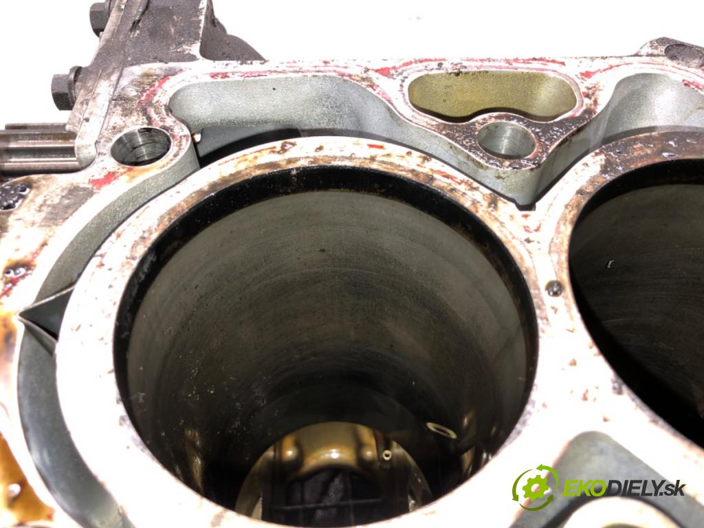 VOLVO V40 liftback (525, 526) 2012 - 2022    D2 88 kW [120 KM] olej napędowy 2015 - 2018  JEDNOTKA: motora 31430772 D4204T8 (Blok motoru)