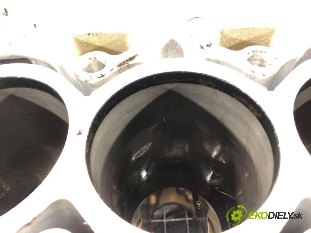 VOLVO V40 liftback (525, 526) 2012 - 2022    D2 88 kW [120 KM] olej napędowy 2015 - 2018  JEDNOTKA: motora 31430772 D4204T8 (Blok motoru)