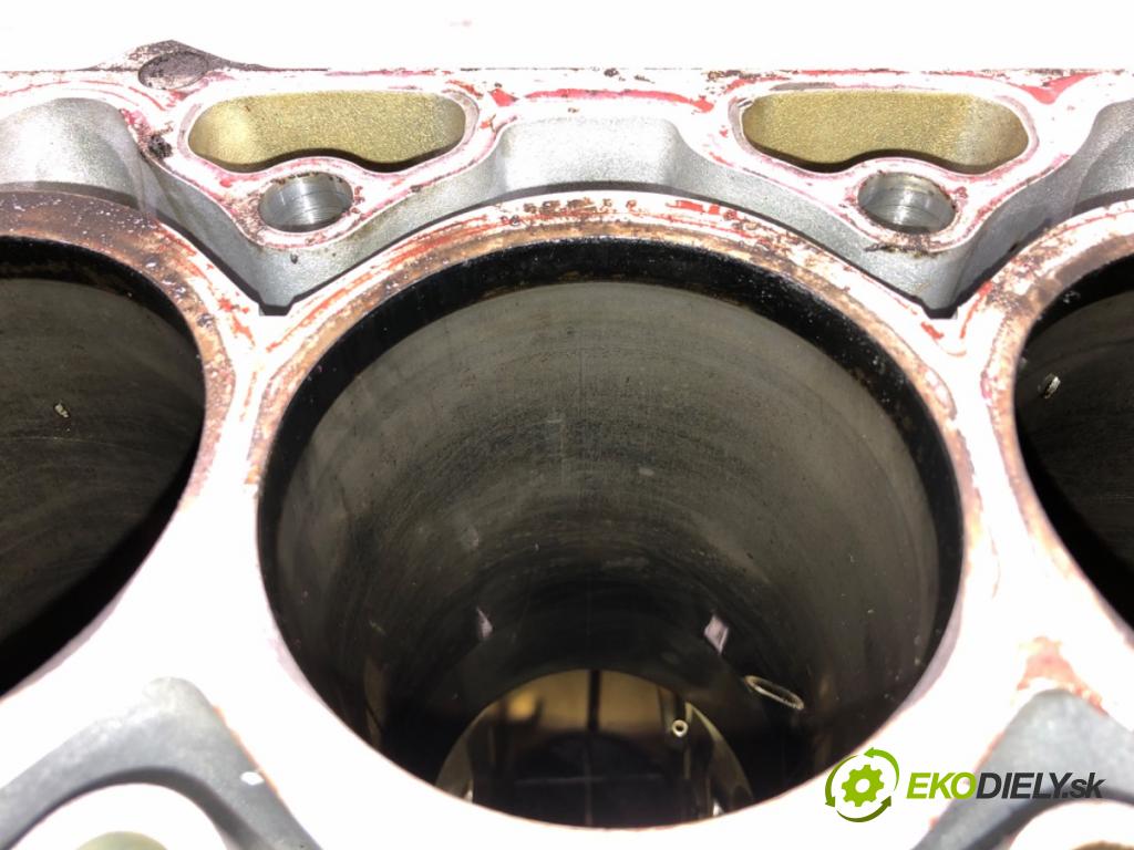 VOLVO V40 liftback (525, 526) 2012 - 2022    D2 88 kW [120 KM] olej napędowy 2015 - 2018  JEDNOTKA: motora 31430772 D4204T8 (Blok motoru)