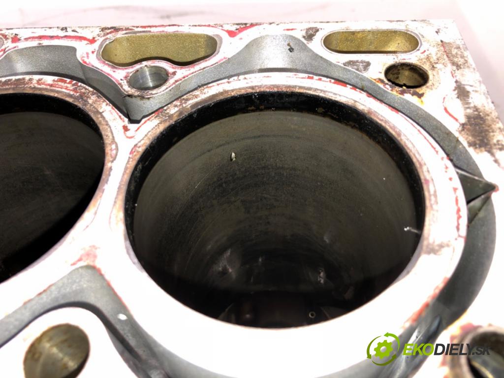 VOLVO V40 liftback (525, 526) 2012 - 2022    D2 88 kW [120 KM] olej napędowy 2015 - 2018  JEDNOTKA: motora 31430772 D4204T8 (Blok motoru)