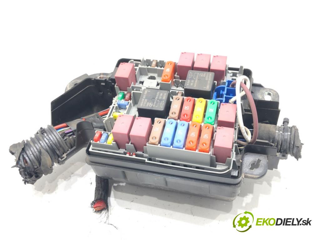 FIAT TIPO sedan (356_) 2015 - 2022    1.6 D (356SXG1B) 88 kW [120 KM] olej napędowy 2015 - 2022  skříňka poistková 51890355 (Pojistkové skříňky)