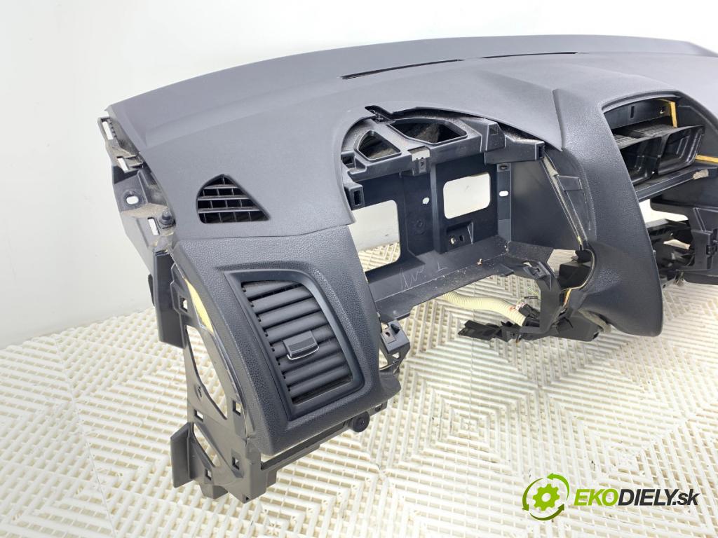 MITSUBISHI ASX SUV 2010 86 kW 1.6 MIVEC 1590 Palubná doska silentbloku pasy