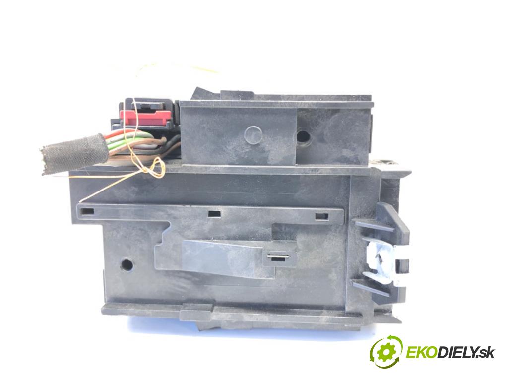 VW PASSAT B6 (3C2) 2005 - 2010    2.0 TDI 103 kW [140 KM] olej napędowy 2005 - 2009  spinačka 3C0905843Q (Spínacie skrinky a kľúče)