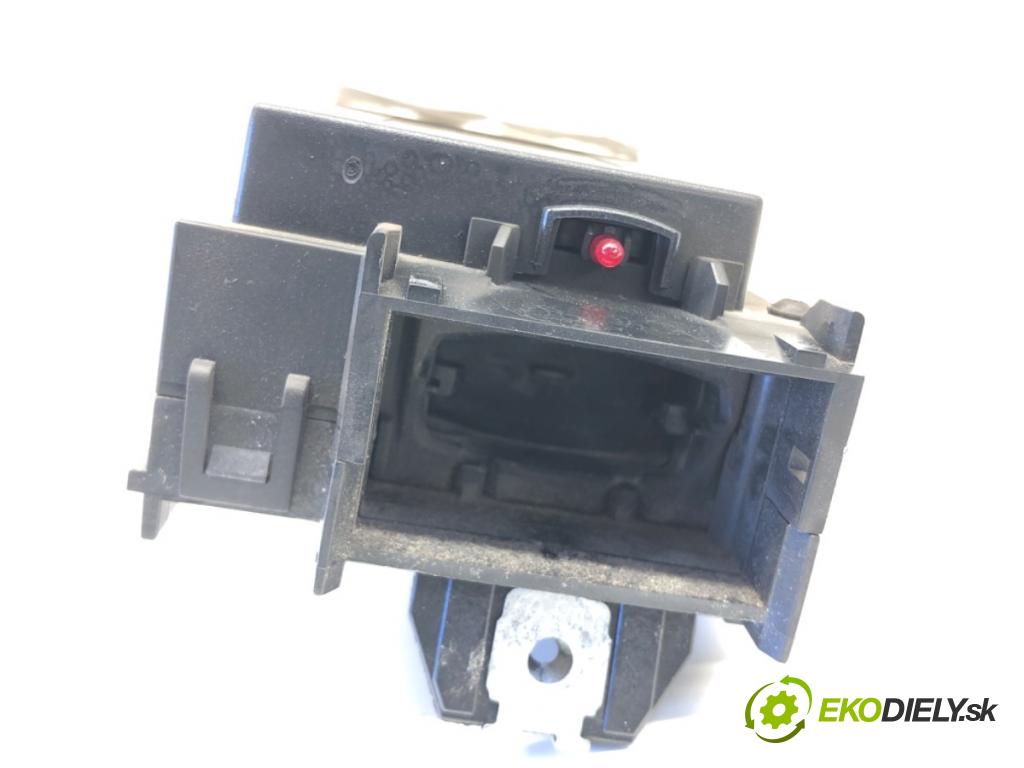 VW PASSAT B6 (3C2) 2005 - 2010    2.0 TDI 103 kW [140 KM] olej napędowy 2005 - 2009  spinačka 3C0905843Q (Spínacie skrinky a kľúče)