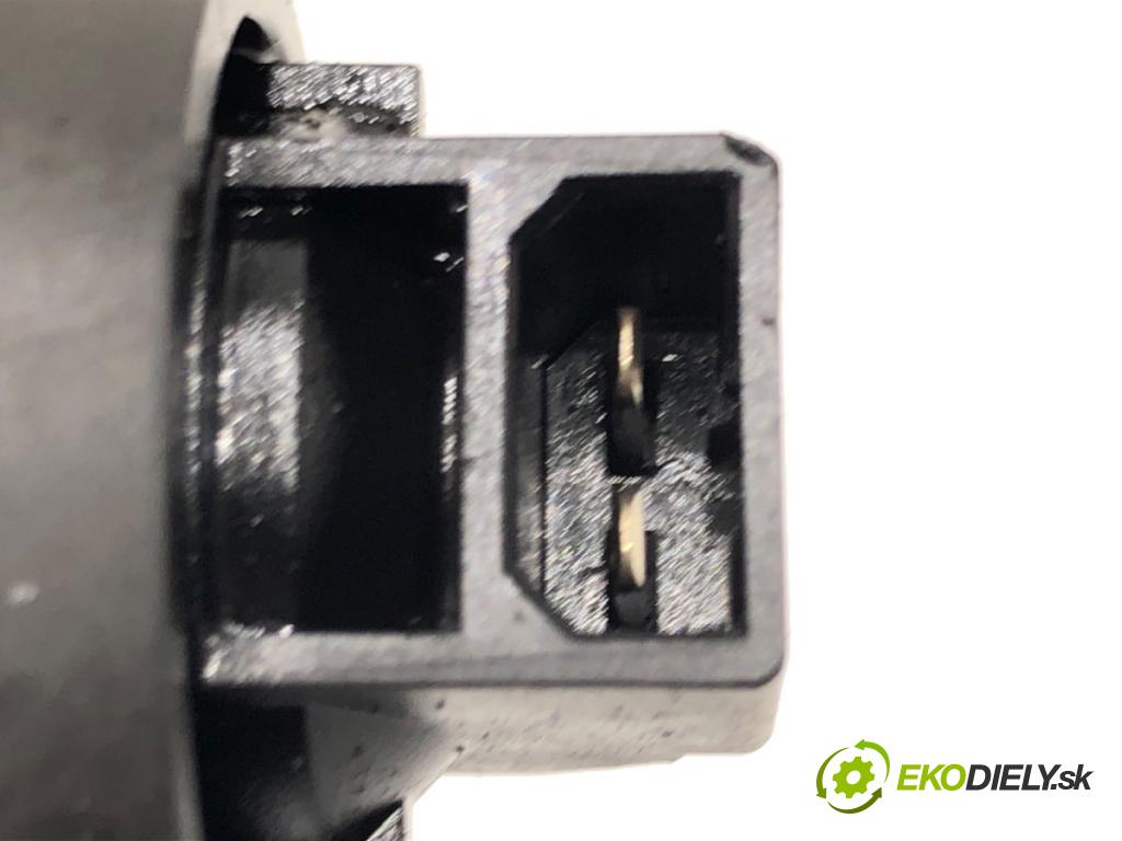 SEAT IBIZA III (6L1) 2002 - 2009    1.9 TDI 74 kW [100 KM] olej napędowy 2002 - 2009  Vstrekovač 038130073AG 0414720215 (Vstrekovače)