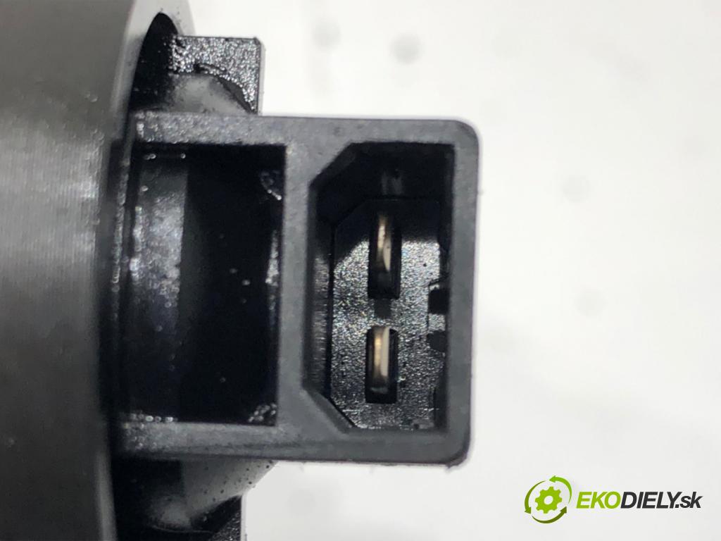 SEAT IBIZA III (6L1) 2002 - 2009    1.9 TDI 74 kW [100 KM] olej napędowy 2002 - 2009  Vstrekovač 038130073AG 0414720215 (Vstrekovače)
