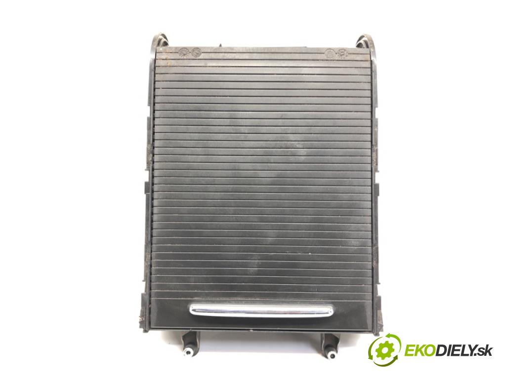 VW PASSAT B6 (3C2) 2005 - 2010    2.0 TDI 103 kW [140 KM] olej napędowy 2005 - 2009  Držiak na nápoje 3C0858329A (Úchyty, držiaky na nápoje)