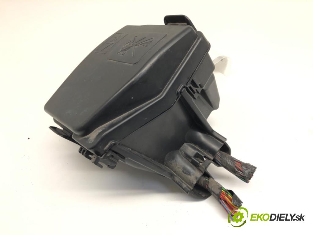 DACIA DOKKER nadwozie wielkoprzestrzenne (MPV) (KE_) 2012 - 2022    1.5 dCi / Blue dCi 75 (KEAJ, KEAH, KEJW) 55 kW [75 KM] olej napędowy 2012 - 2022  skříňka poistková 243809584R (Pojistkové skříňky)