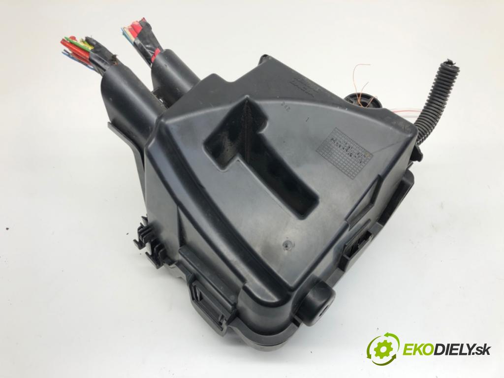 DACIA DOKKER nadwozie wielkoprzestrzenne (MPV) (KE_) 2012 - 2022    1.5 dCi / Blue dCi 75 (KEAJ, KEAH, KEJW) 55 kW [75 KM] olej napędowy 2012 - 2022  skříňka poistková 243809584R (Pojistkové skříňky)