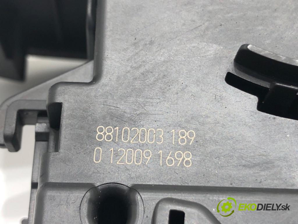 RENAULT CLIO III (BR0/1, CR0/1) 2005 - 2014    1.5 dCi (BR17, CR17) 63 kW [86 KM] olej napędowy 2005 - 2012  Prepínač smeroviek 88102003 (Prepínače, spínače, tlačidlá a ovládače kúrenia)