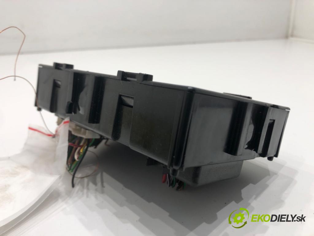 RENAULT CLIO III (BR0/1, CR0/1) 2005 - 2014    1.5 dCi (BR17, CR17) 63 kW [86 KM] olej napędowy 2005 - 2012  Modul BCM 8200652286 (Ostatné)