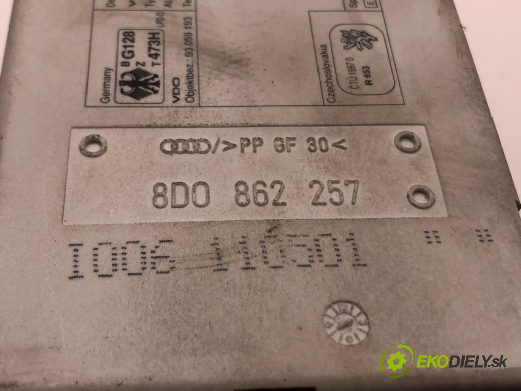 AUDI A3 (8L1) 1996 - 2006    1.6 75 kW [102 KM] benzyna 2000 - 2003  pumpa centrálneho zámku 8D0862257 (Riadiace jednotky centrálneho zámku)