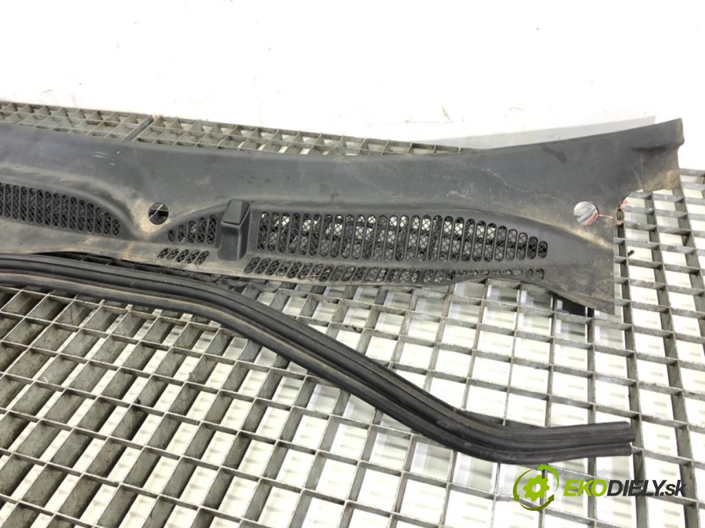 AUDI A3 (8L1) 1996 - 2006    1.6 75 kW [102 KM] benzyna 2000 - 2003  Torpédo, plast pod čelné okno 8L1819415B (Torpéda)