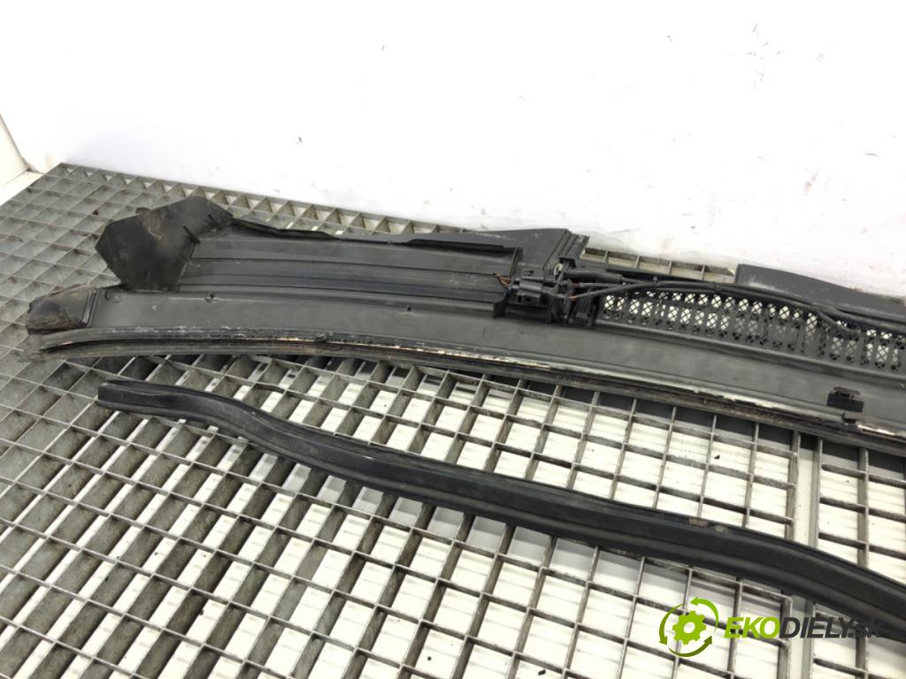 AUDI A3 (8L1) 1996 - 2006    1.6 75 kW [102 KM] benzyna 2000 - 2003  Torpédo, plast pod čelné okno 8L1819415B (Torpéda)