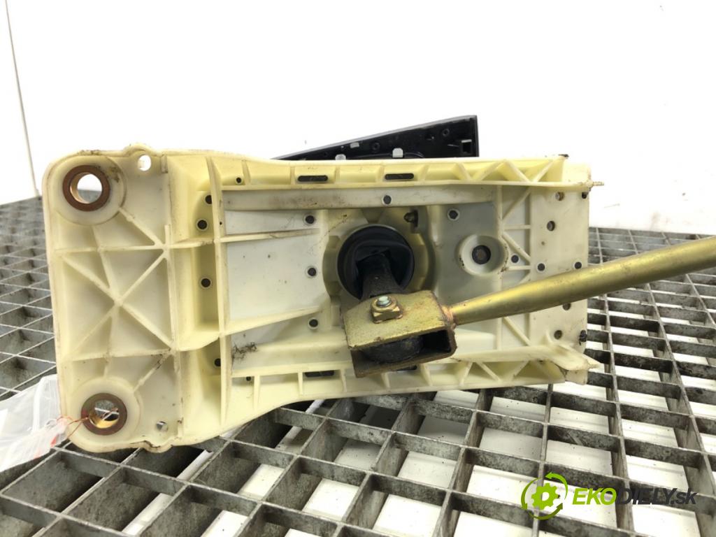 AUDI A3 (8L1) 1996 - 2006    1.6 75 kW [102 KM] benzyna 2000 - 2003  Kulisa 1J0711025G (Rýchlostné páky / kulisy)