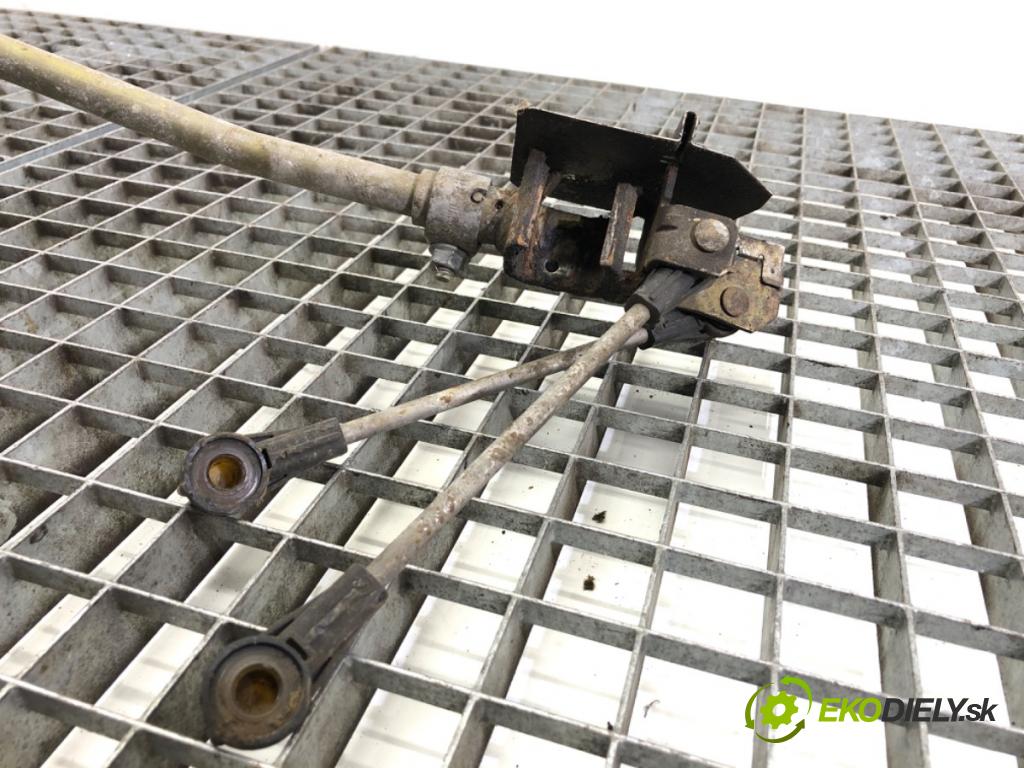 AUDI A3 (8L1) 1996 - 2006    1.6 75 kW [102 KM] benzyna 2000 - 2003  Kulisa 1J0711025G (Rýchlostné páky / kulisy)