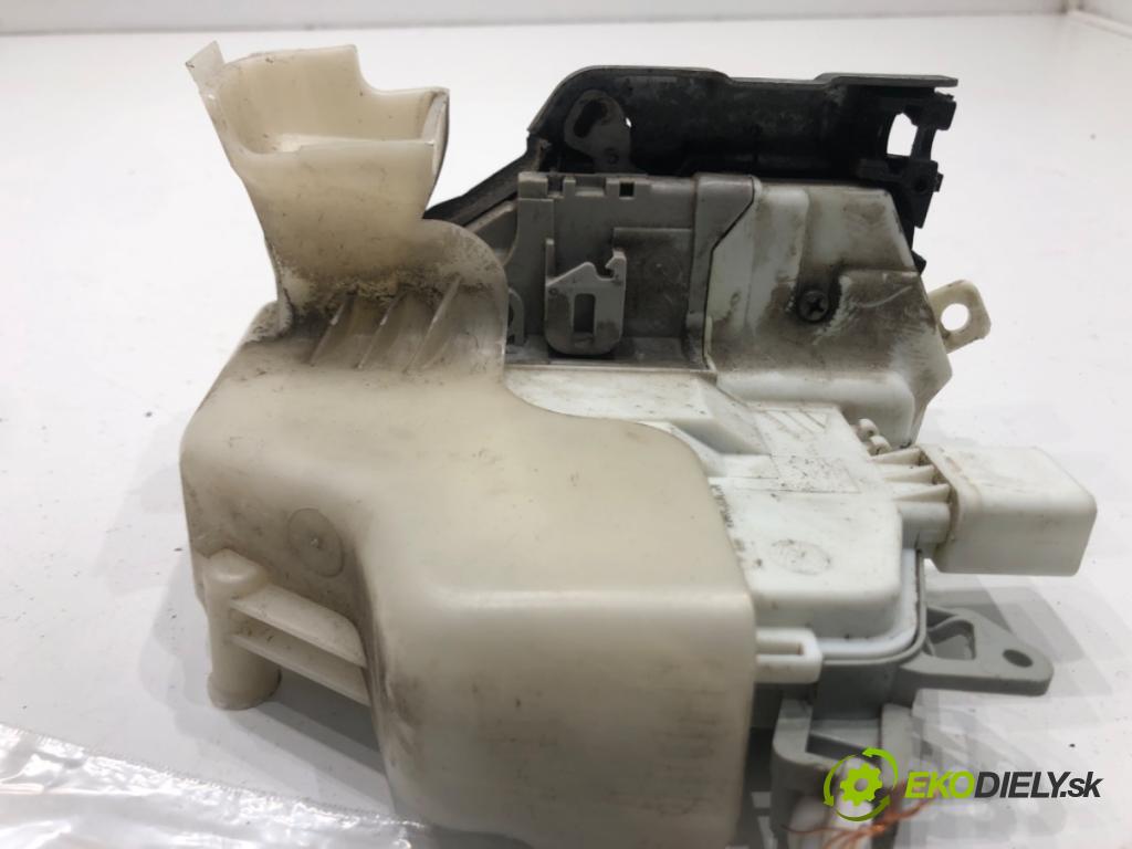 AUDI Q5 8R SUV 2016 240 kW SQ5 TDI quattro 2967 zámok Dvere ľavy predný 8J1837015F