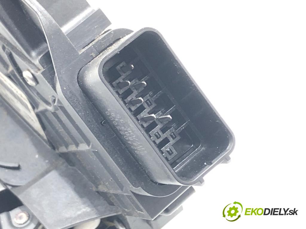 FORD S-MAX (WA6) 2006 - 2014    2.5 ST 162 kW [220 KM] benzyna 2006 - 2014  zámok dveře pravý přední část 6M2A-R21812-AA