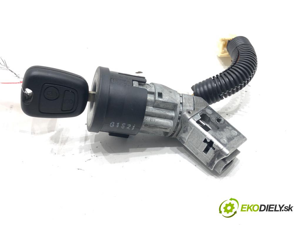 TOYOTA AYGO (_B1_) 2005 - 2014    1.0 (KGB10_) 50 kW [68 KM] benzyna 2005 - 2014  spinačka N0501412 (Spínacie skrinky a kľúče)