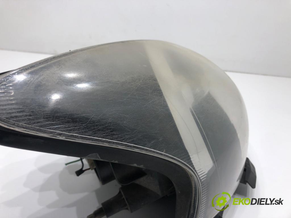 TOYOTA AYGO (_B1_) 2005 - 2014    1.0 (KGB10_) 50 kW [68 KM] benzyna 2005 - 2014  světlomet pravý přední část 81110-0H070